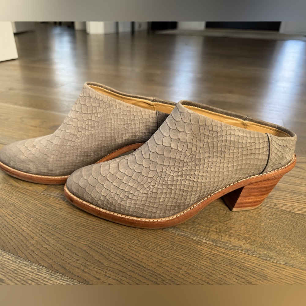 Poppy Barley mules. Size 7